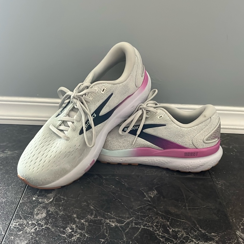 Brooks Ghost 16 EUC Size 10.5 women’s